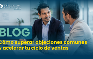Dos ejecutivos conversando en una oficina sobre una propuesta comercial.