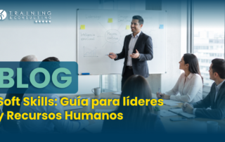 Presentador exponiendo en una pizarra sobre inteligencia emocional y liderazgo ante su equipo.