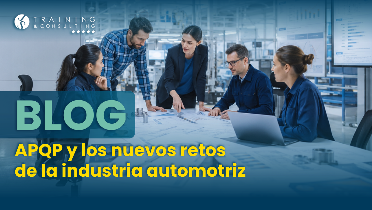 Equipo de ingenieros revisando planos técnicos en una planta industrial.